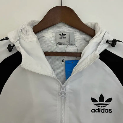 Campera rompeviento Adidas. 90minutos